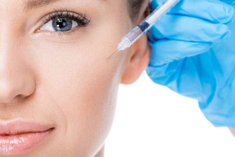 טיפול פנים פלזמה הוא טיפול מהפכני לטיפוח העור המשתמש בטכנולוגיית פלזמה למיצוק ומיצוק העור, שיפור המרקם והמראה שלו.